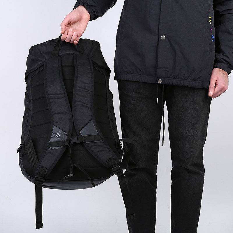  черный рюкзак Nike Kyrie Backpack 37L BA6156-010 - цена, описание, фото 5